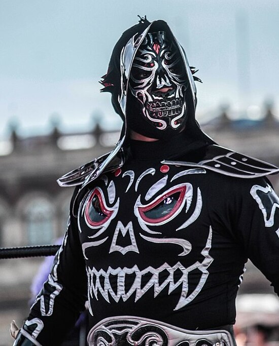 The mask and costume worn when working as La Parka Negra