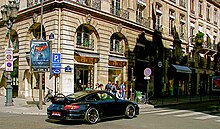 A Porsche 997 GT2 in front of Boutique de parfumerie Guerlain, 356 rue Saint-Honoré.jpg