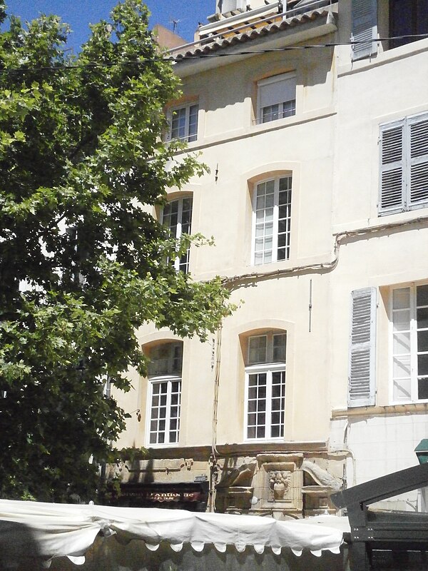 Immeuble au 8, place du Forum des Cardeurs à Aix-en-Provence