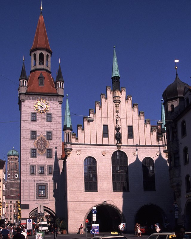 Старая ратуша. Altes Rathaus Мюнхен. Старая ратуша Мюнхен. Мюнхен Старая ратуша фото. Йорг фон Хальсбах.