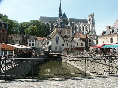 Amiens pl du dom.jpg