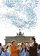Angela Merkel und Jose Barroso vor dem Brandenburger Tor.jpg