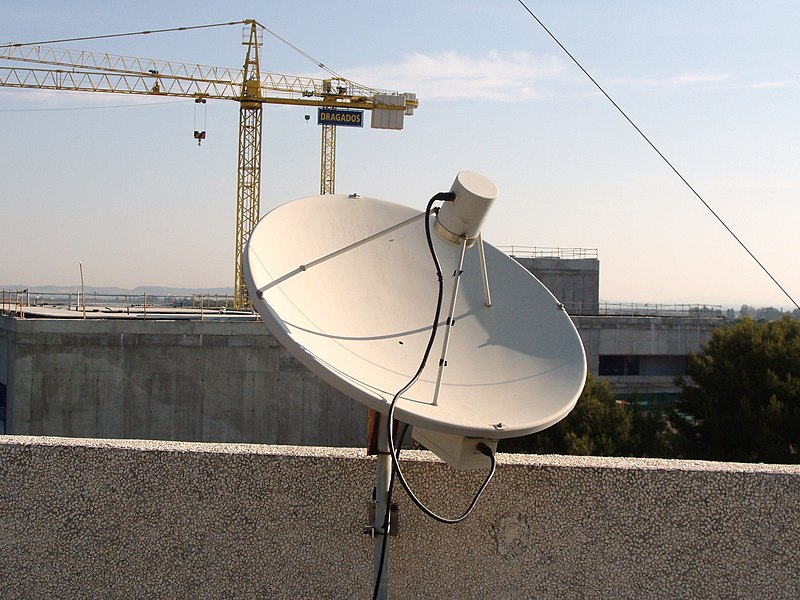 File:Antena Parabólica Campus de Puerto Real.jpg