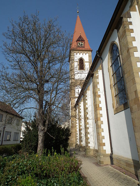 File:Außenansicht St Kilian Oftersheim.JPG