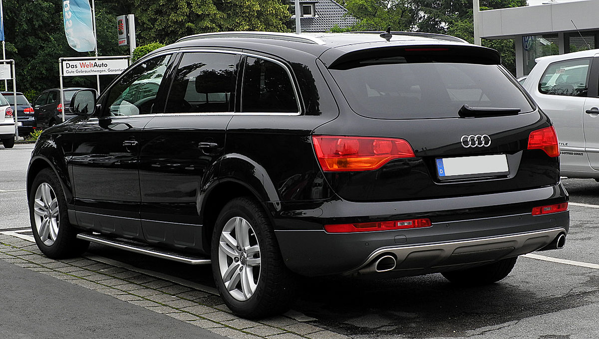 File:Audi Q7 – Heckansicht, 26. Juni 2011, Mettmann.jpg - Wikipedia