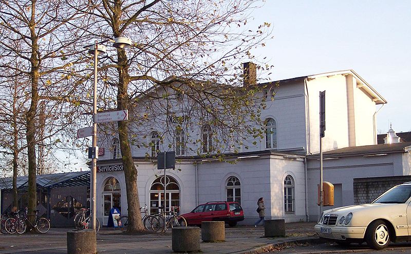 File:Bahnhof Kamen.jpg