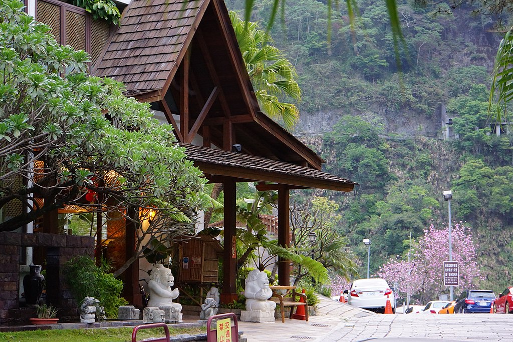 File:Bali Spa Hot Spring 惠来温泉會館 - panoramio.jpg - Commons