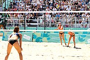 Deutsch: Beachvolleyball bei den Olympischen Jugendspielen 2018; Tag 9, 15. Oktober 2018; Mädchen, Viertelfinale: USA-Spanien 2–1 (21–19/17–21/15–9) English: Beach volleyball at the 2018 Summer Youth Olympics at 15 October 2018 – Girls Quarterfinals: USA-Spain 2–1 (21–19/17–21/15–9)