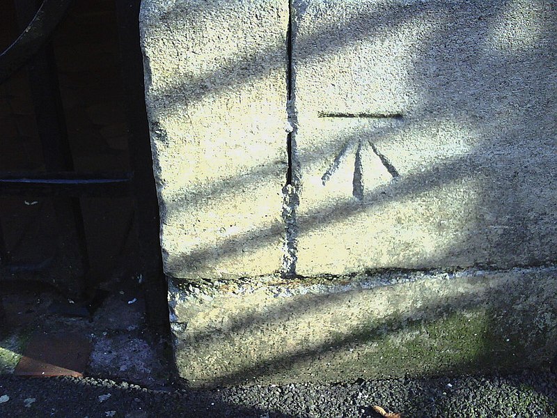 File:Benchmark at entrance to the Covered Market - geograph.org.uk - 2051935.jpg