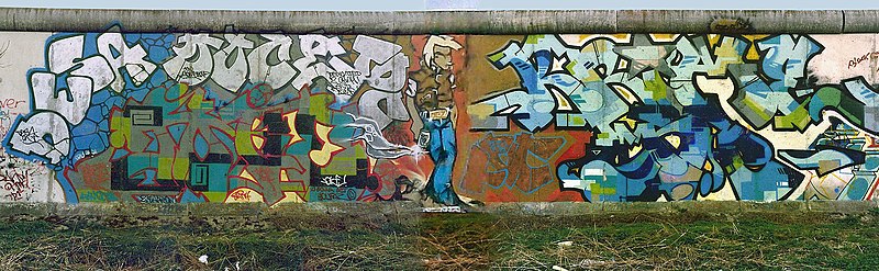 File:Berlin-Wall-denots-crew-Graffiti-1988.jpg