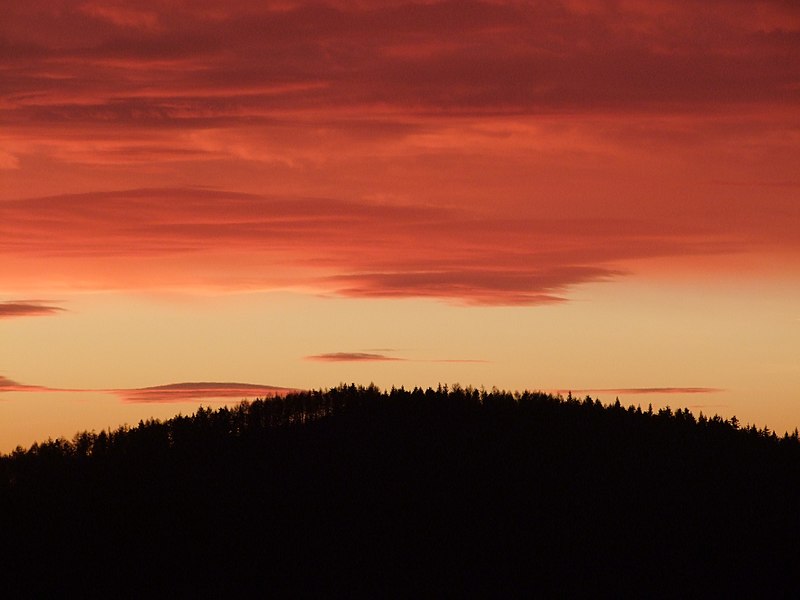 File:Beskid Wyspowy - panoramio (2).jpg