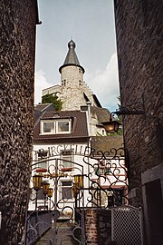 Blick auf den westlichen Turm der Stolberger Burg vom Steinweg