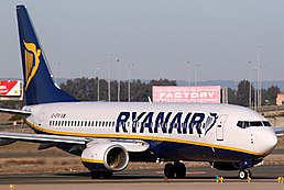 Boeing 737-8AS Ryanair EI-EFX (6741274609).jpg