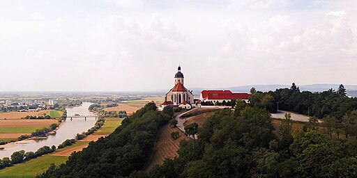 Bogenberg Wallfahrtskirche 01