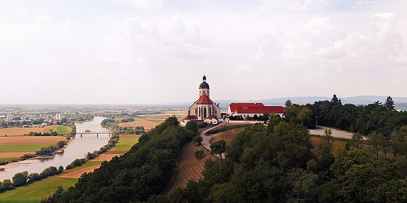 File:Bogenberg Wallfahrtskirche 01.jpg