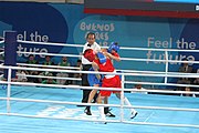 Deutsch: Boxen bei den Olympischen Jugendspielen 2018 Tag 12, 18. Oktober 2018 - Kampf um Bronze im Leichten Weltergewicht Jungen – Hassan Azim (Großbritannien, rot) schlägt Mohammed Boulaouja (Marokko, blau) RSC; Ringrichter ist Wulfren Olivares Peréz (Kolumbien). English: Boxing at the 2018 Summer Youth Olympics on 18 October 2018 – Bronze Medail Match Light Welterweight Boys - Hassan Azim (Great Britain, red) beats Mohammed Boulaouja (Morocco, blue) RSC; Referee is Wulfren Olivares Peréz (Columbia). Español: Boxeo en los Juegos Olímpicos Juveniles de Verano de 2018 en 18 de octubre de 2018 - Medalla de bronce de los hombres ligeros de peso welter: Hassan Azim (Gran Bretaña, rojo) vence a Mohammed Boulaouja (Marruecos, azul) RSC; El árbitro es Wulfren Olivares Peréz (Colombia).