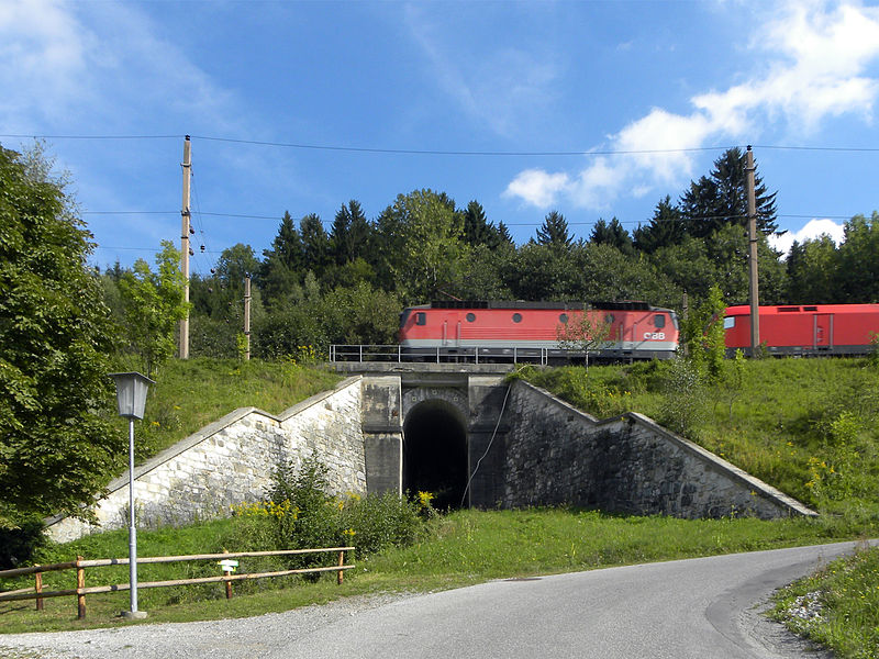 File:Breitenstein - Semmeringbahn - Durchlass.jpg