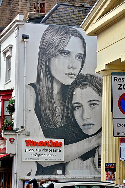 File:Brighton, Street Art, Graffiti - 30859061744.jpg