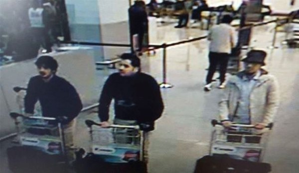 Still from CCTV footage showing Najim Laachraoui (left), Ibrahim El Bakraoui (centre), and Mohamed Abrini (right).