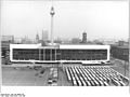 Bundesarchiv Bild 183-Z0602-323, Berlin, Palast der Republik, Fernsehturm.jpg
