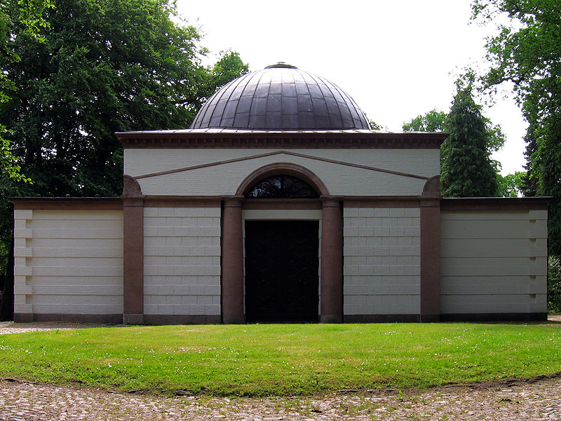 File:Bundsen-kapelle-tuer-detail.jpg