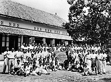 Students at a senior high school in Singaraja, Bali COLLECTIE TROPENMUSEUM De Sekolah Menengah Atas (S.M.A.) Hogere Middelbare School te Singaraja Bali TMnr 10002316.jpg