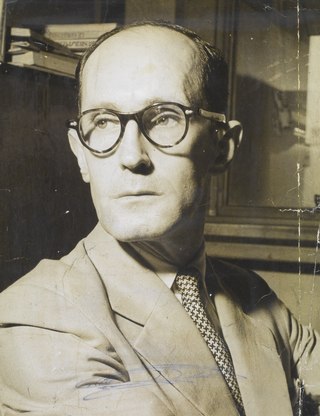 <span class="mw-page-title-main">Carlos Drummond de Andrade</span> Brazilian poet and writer