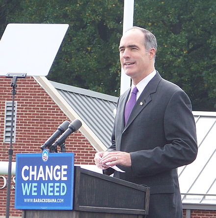 Casey speaking at Abington High School in support of Sen. Barack Obama, October 2008