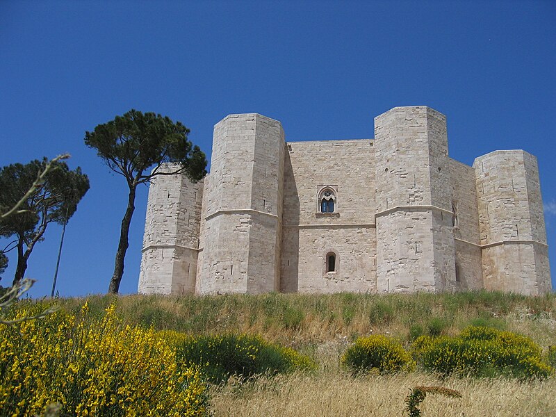 File:Castel del Monte in Apulia.JPG