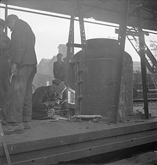 Cecil Beaton Photographs- Tyneside Shipyards, 1943 DB185.jpg