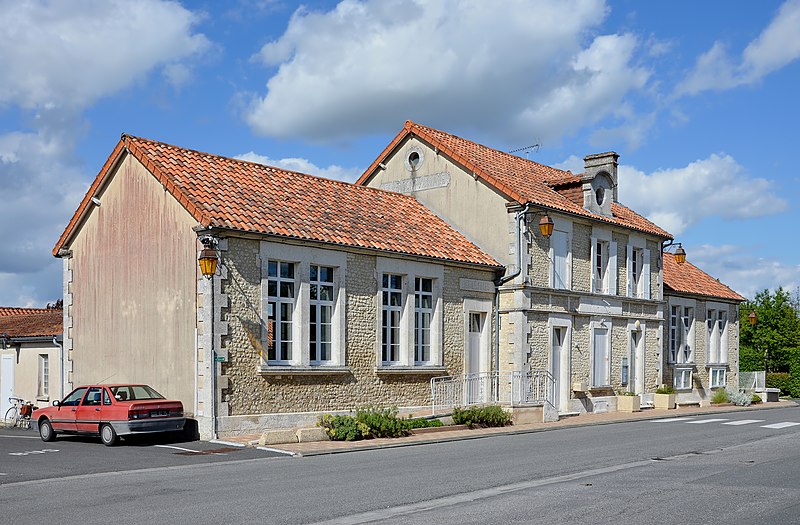File:Challignac 16 Mairie-école 2014.jpg