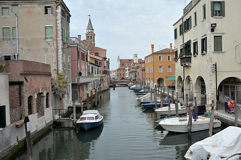 File:Chioggia canale 1.jpg