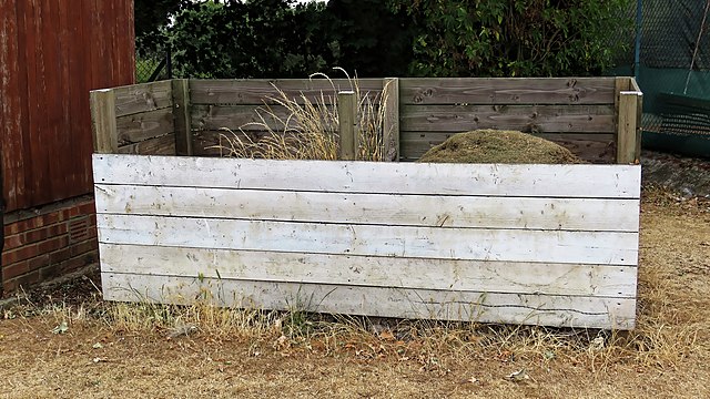 Compost bin