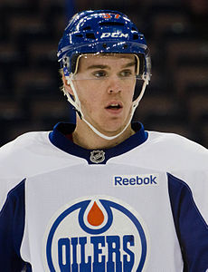 Connor McDavid na nováčkovském kempu Edmontonu začátkem července 2015