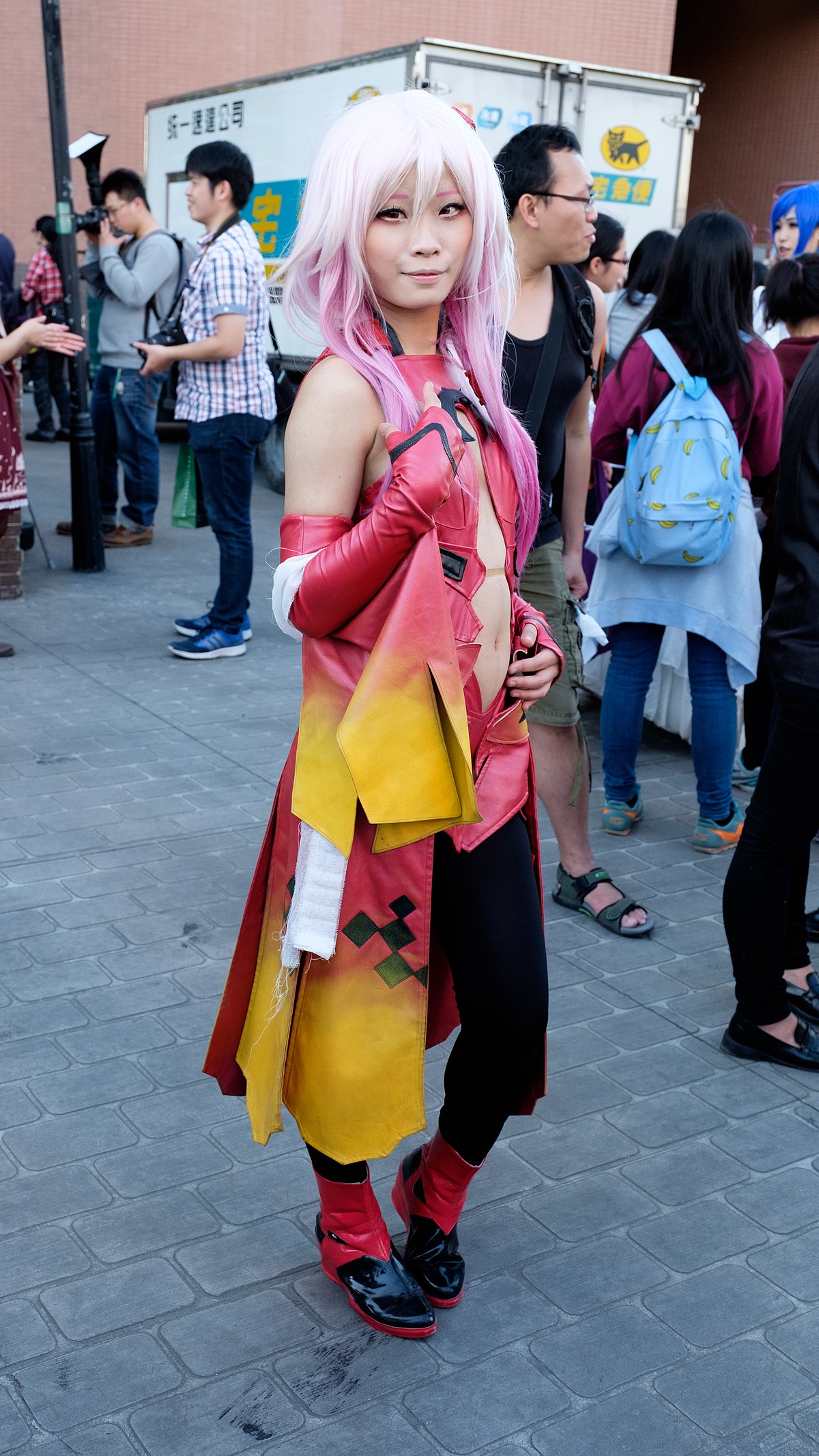 File:Cosplayer of Inori Yuzuriha, Guilty Crown 20181209e.jpg - Wikimedia  Commons