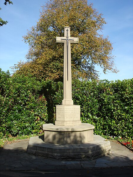 File:Cross of Sacrifice, Darwen cemetery.JPG