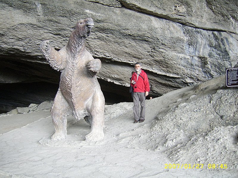File:Cueva del Milodon - panoramio - CARLOS SALGADO MELLA (3).jpg