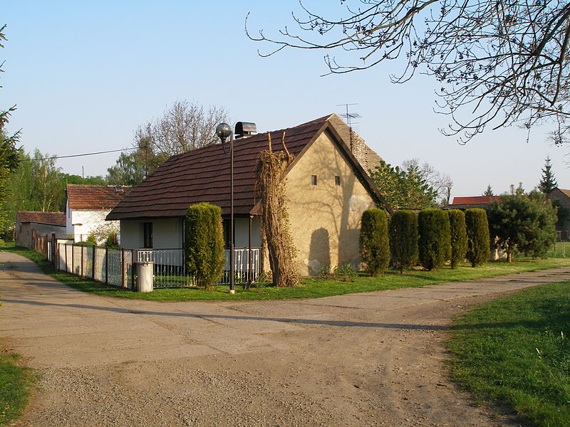 File:Daminěves, domek.JPG