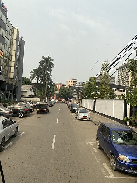 File:DansMes100Pas dans la ville de Douala. 31.jpg