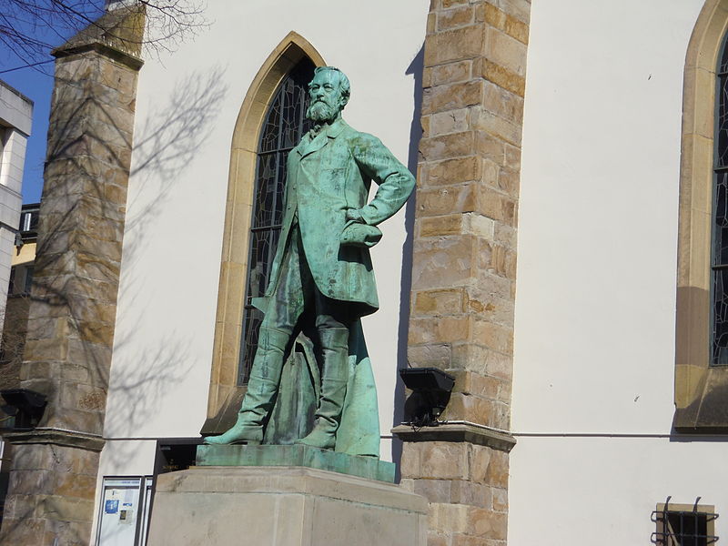 File:Denkmal von Alfred Krupp in Essen.jpeg