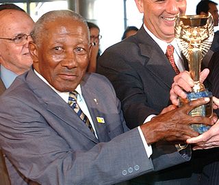 <span class="mw-page-title-main">Djalma Santos</span> Brazilian footballer (1929–2013)