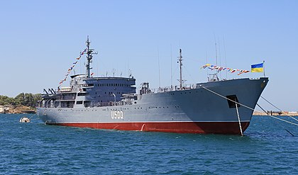 Navio-almirante da classe Amur, Donbas (U500), da Marinha da Ucrânia, fotografado em 26 de julho de 2012 na baía de Sebastopol, Crimeia. (definição 5 100 × 3 000)