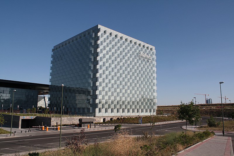 File:Edificio del Distrito C de Telefonica en Las Tablas (Madrid).jpg