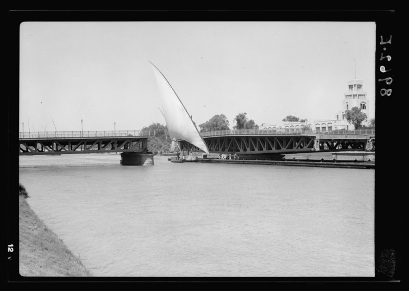 File:Egypt. River scenes. The Nile. Craft pasing through open bridge LOC matpc.17985.tif