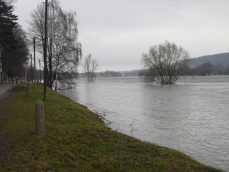 File:Elbe 040406 1.jpg