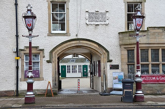 Entrance to the Chambers Institution