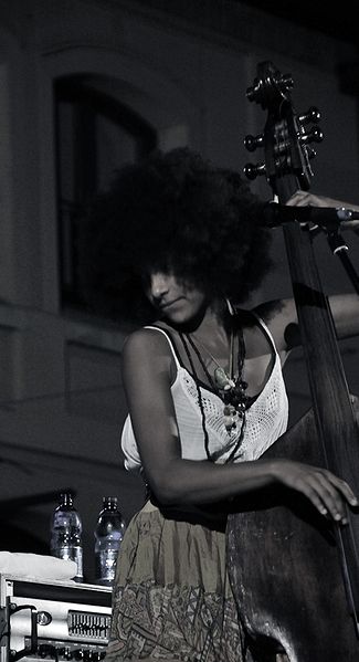 File:Esperanza Spalding AFreguja.jpg