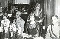 محمد رضا بهلوى ووالده رضا بهلوى مع نازلى ملكة مصر القرينة وقت زواجه من فوزية بنت فؤاد الأول عام 1939
