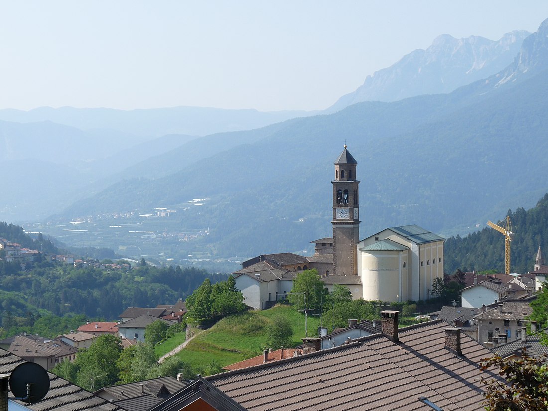 File:Fornace-castle and church of San Martino-north.jpg