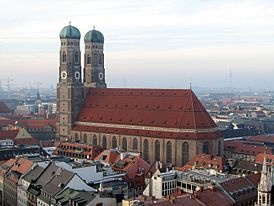 Frauenkirche München vista desde St.  Pedro.jpg